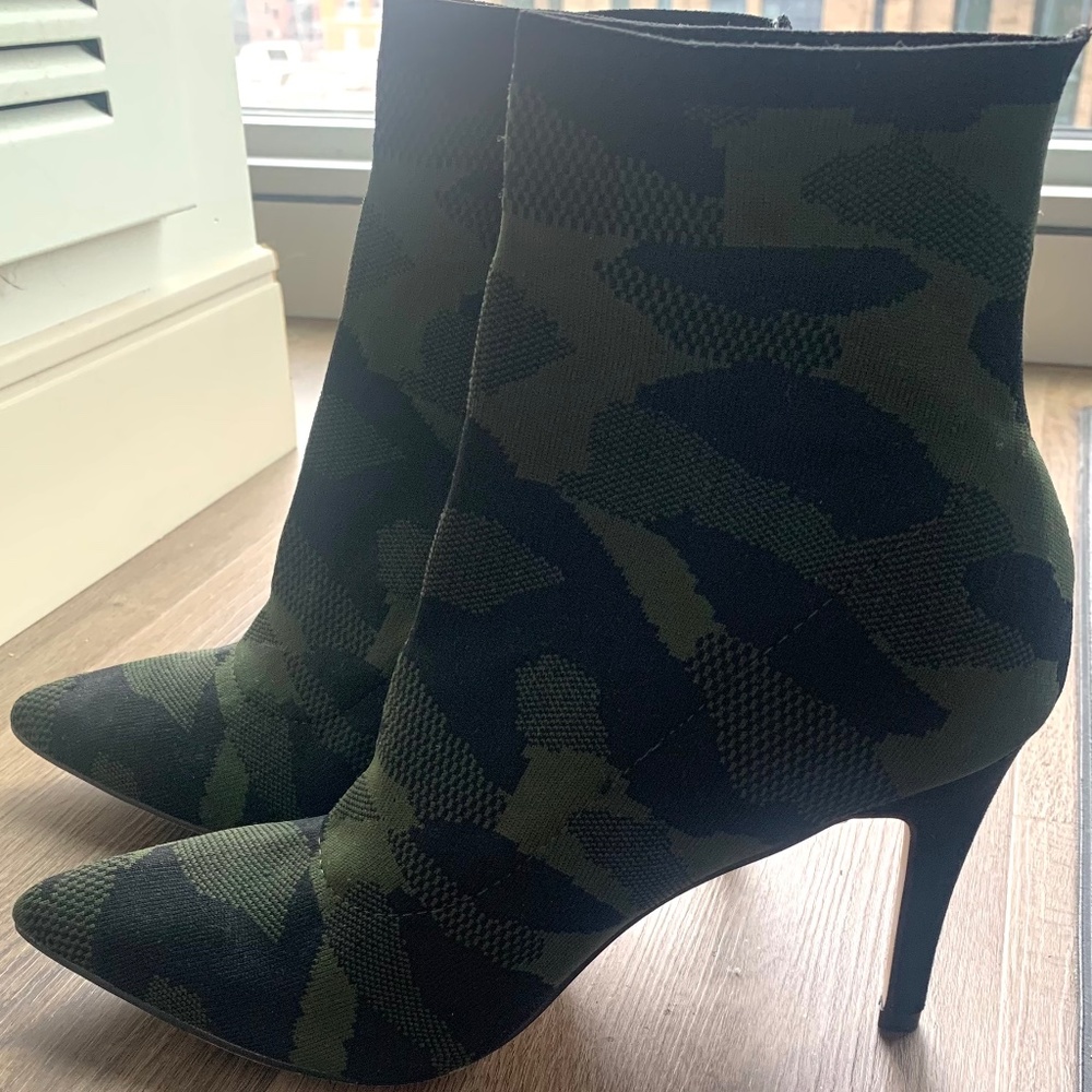 MIA Women's Camo Print Fashion Boots -9.5 (barely worn)